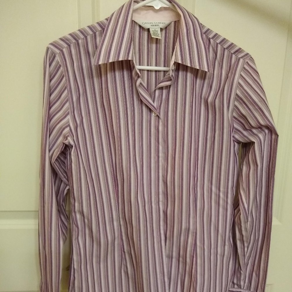 Casual Corner button down Non-Iron dress shirt - Small
